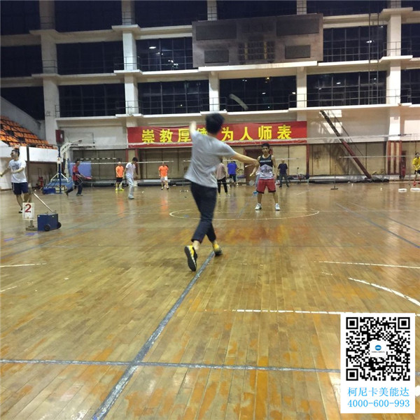 柯尼卡美能達(dá)復(fù)印機(jī)代理商羽毛球賽第7回合之精彩選徒兒比賽中 柯尼卡美能達(dá)復(fù)印機(jī)代理商羽毛球賽第7回合之精彩選徒兒比賽中