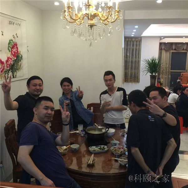 科頤家人一起吃團圓飯,并送上對大家的祝福-科頤辦公 科頤家人一起吃團圓飯,并送上對大家的祝福-科頤辦公