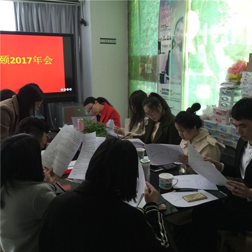 簽合同咯 來年繼續加油! 簽合同咯 來年繼續加油!