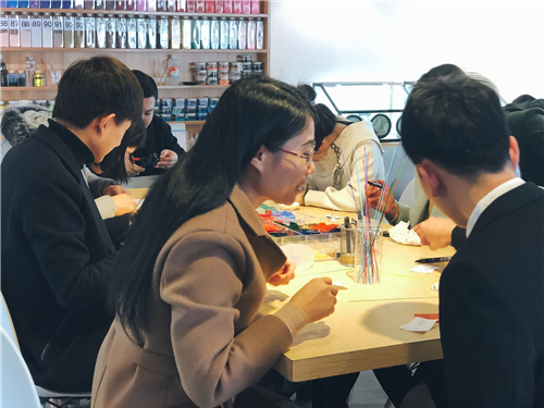 科頤2017年年會(huì)之手工DIY正在制作中...