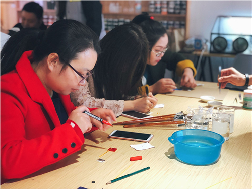 科頤2017年年會(huì)之手工DIY正在制作中...