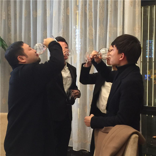 科頤2017年年會團圓飯，把酒飲歡